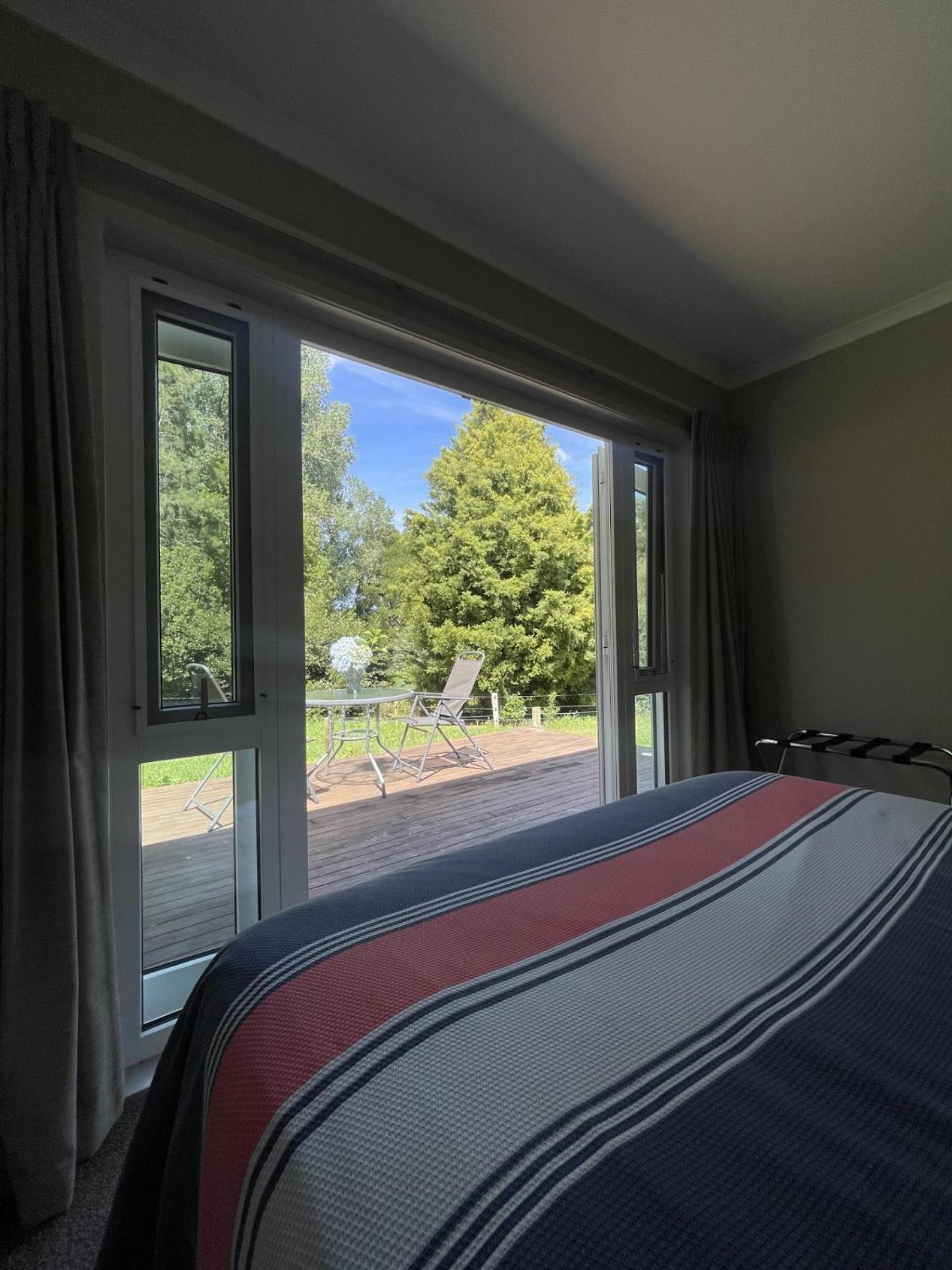 Guest Wing In Richmond Downs Apartment Walton Bagian luar foto