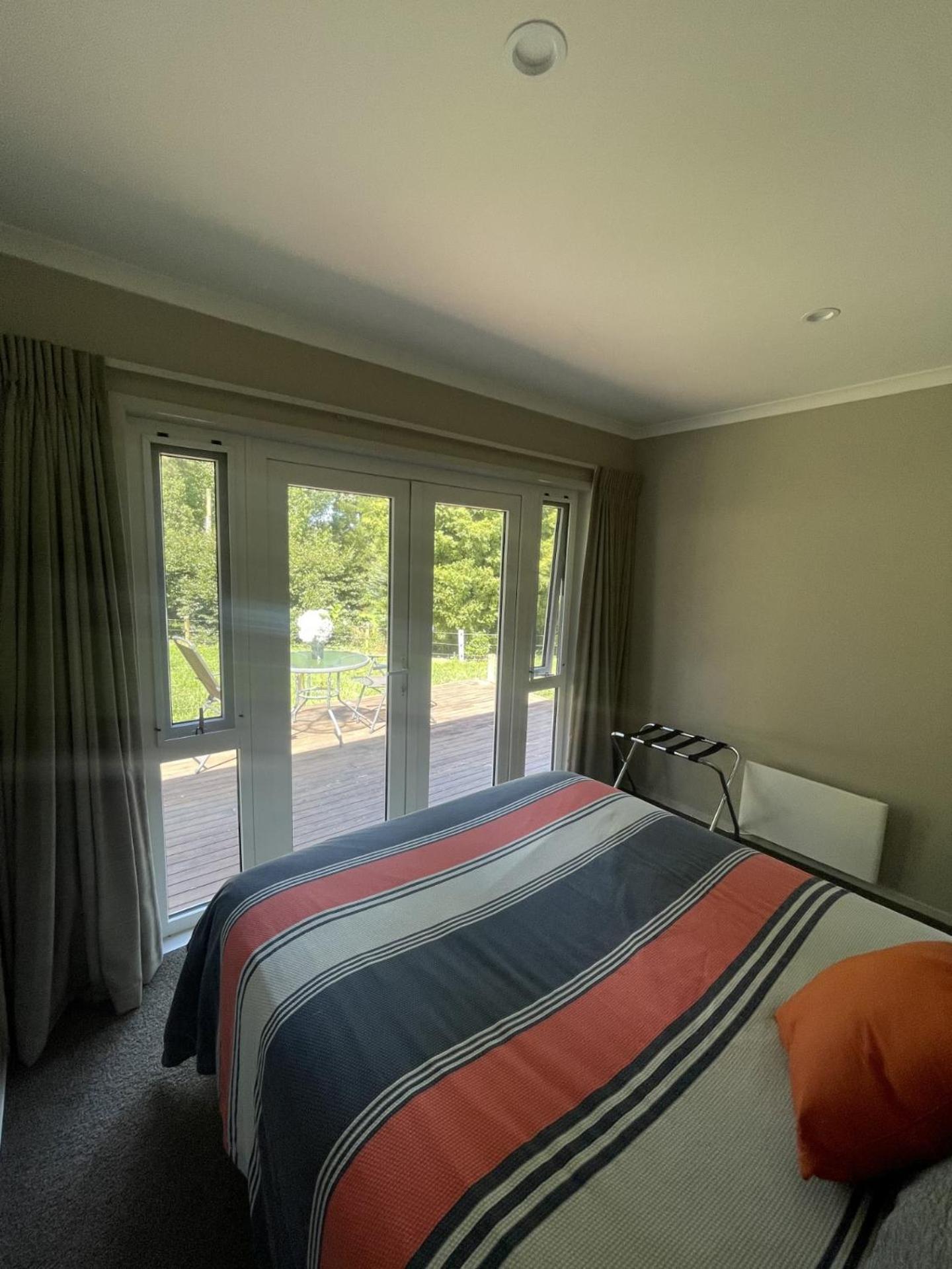 Guest Wing In Richmond Downs Apartment Walton Bagian luar foto
